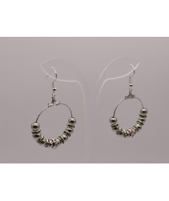 Pendientes de cristal verde y bolas plateadas