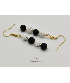 PENDIENTES DORADOS BLANCO Y NEGRO DE LAVA VOLCÁNICA