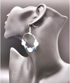 PENDIENTES DE ARO DE PERLAS DE CRISTAL AZUL Y BLANCO