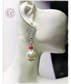 Pendientes de perlas de cristal blanco y fucsia