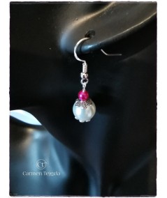 Pendientes de perlas de cristal blanco y fucsia