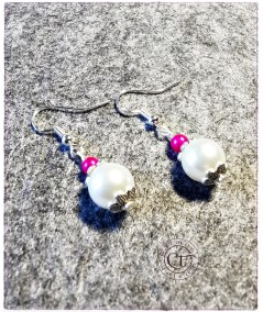 Pendientes de perlas de cristal blanco y fucsia