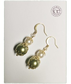 Pendientes de perlas de cristal verde y blanco