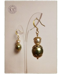 Pendientes de perlas de cristal verde y blanco