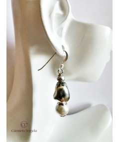 Pendientes de perlas de cristal de colores y zamak