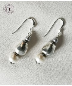 Pendientes de perlas de cristal de colores y zamak