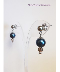 PENDIENTES DE PERLAS DE CRISTAL AZUL CON FLOR