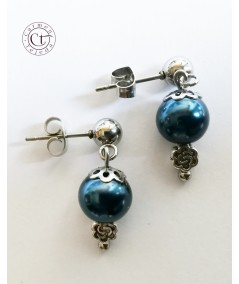PENDIENTES DE PERLAS DE CRISTAL AZUL CON FLOR