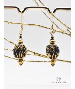 Pendientes de abalorios bohemios con piezas doradas