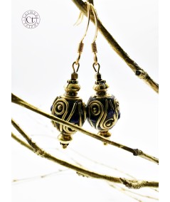 Pendientes de abalorios bohemios con piezas doradas
