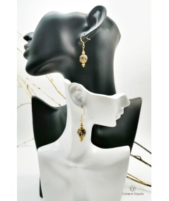 Pendientes de abalorios bohemios con piezas doradas