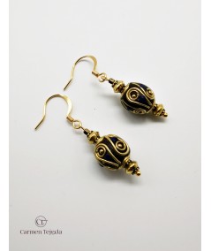Pendientes de abalorios bohemios con piezas doradas