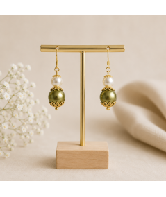 Pendientes de perlas de cristal verde y blanco