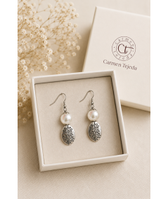 PENDIENTES DE PERLAS DE CRISTAL BLANCAS Y ZAMAK