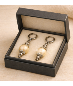 Pendientes plateados de perlas de cristal Swarovski Beige